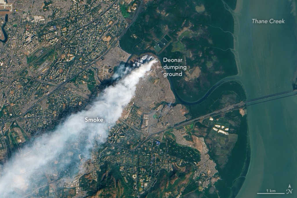 Fire rages at Mumbai landfill