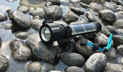 E.LUMEN solar LED flashlight is a great addition to your glovebox & emergency kit (Review)