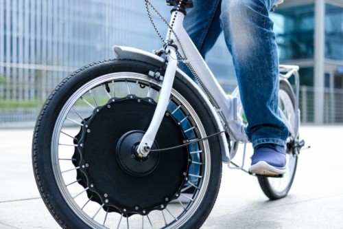 EvoWheel converts almost any bicycle into an electric bike in just 30 seconds